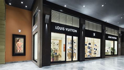 louis vuitton bologna italy.